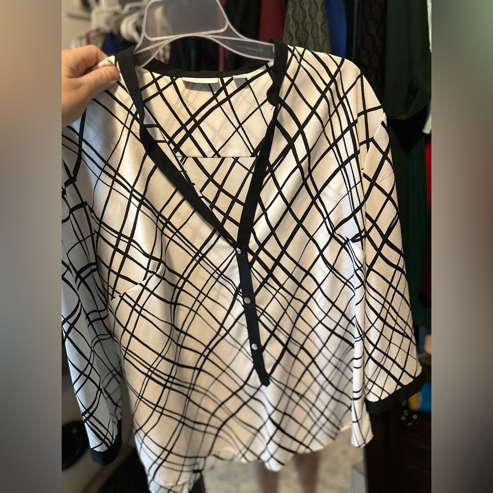 NY&Co Black and White Top